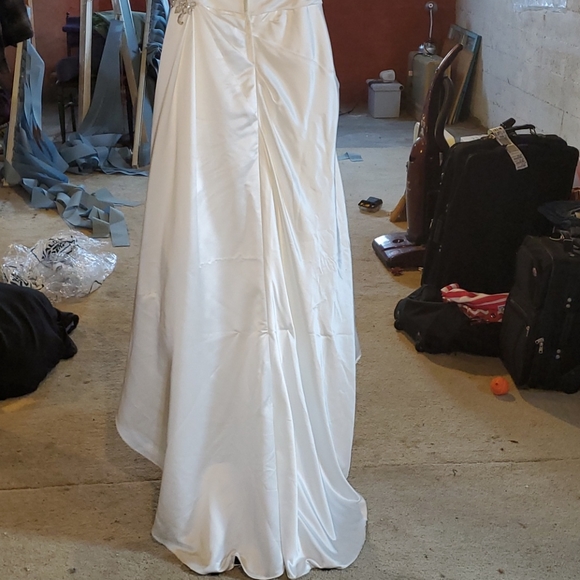 David's Bridal Halter Bodiced Wedding Gown Size 10 - Picture 10 of 10